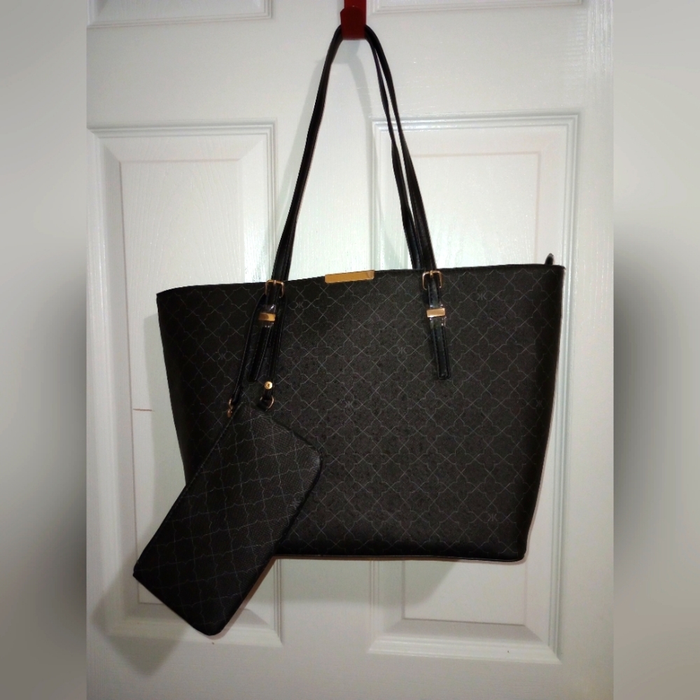 Kelly & Katie black handbag with wristlet
